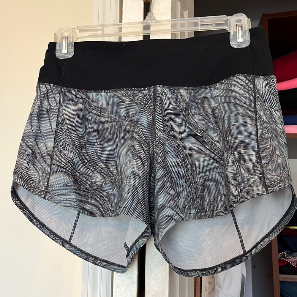 Lululemon Speed Up Mid-Rise Lined Short 4”